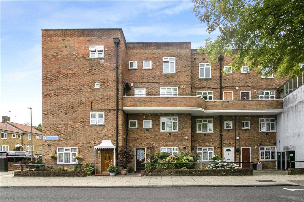 Stroud Crescent, Putney SW15  