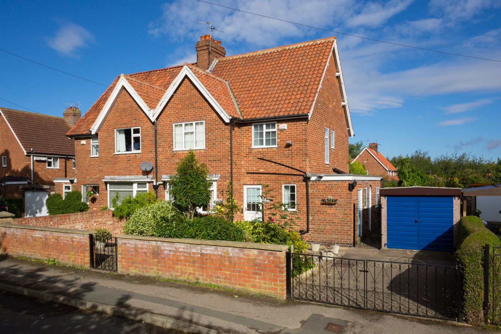 3 bed semidetached house for sale in The Crescent, Heslington, York