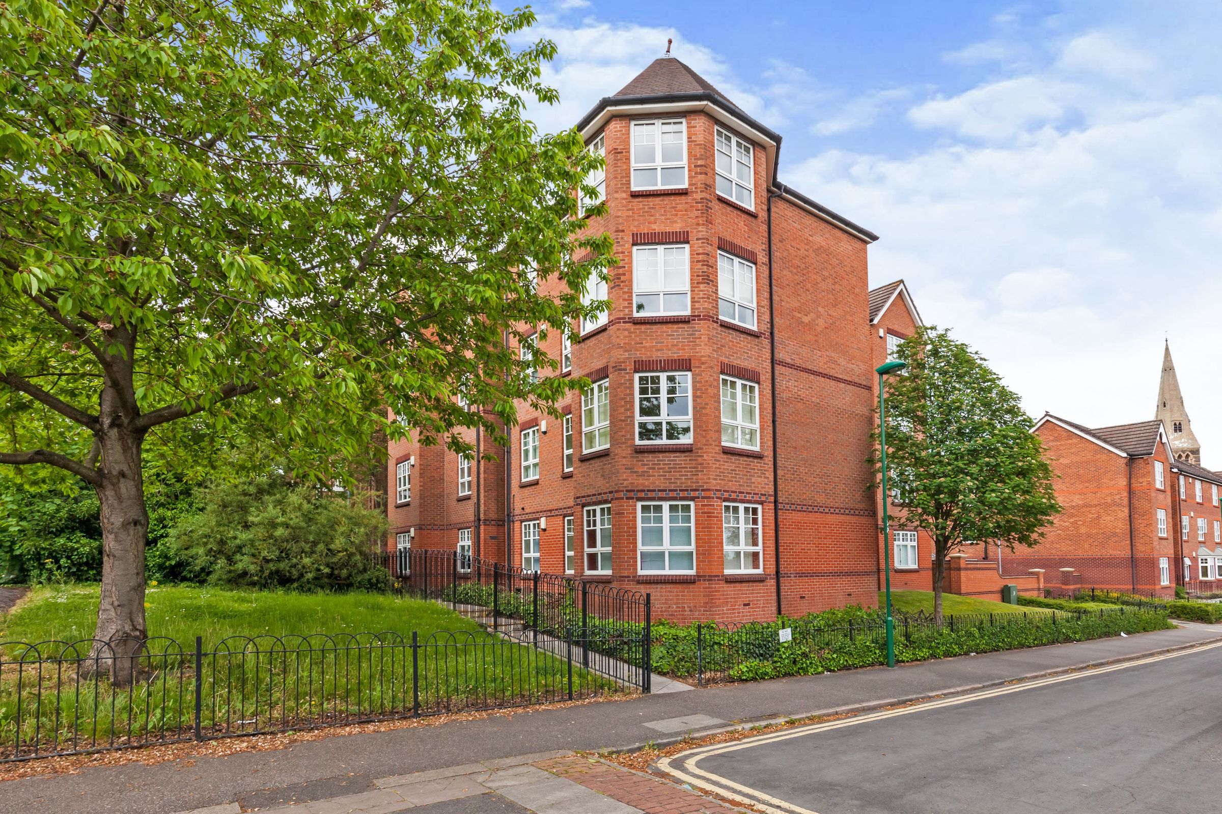 2 bed flat for sale in Raleigh Street, Nottingham NG7 Zoopla