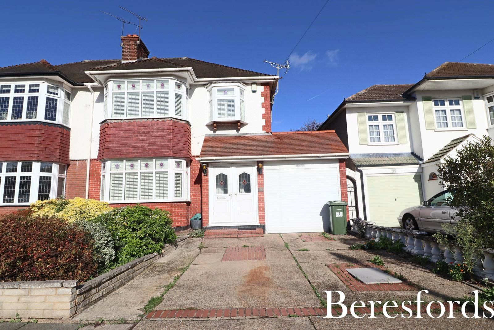 3 bed semidetached house for sale in Parkland Avenue, Upminster RM14