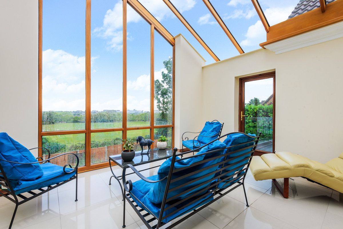 6 bed detached house for sale in London Road, Milton Keynes MK5 Zoopla