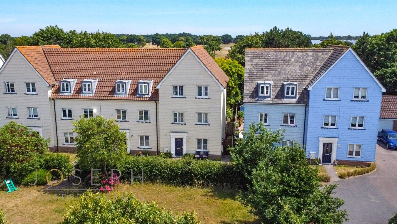 4 bed town house for sale in Meadow Crescent, Purdis Farm, Ipswich IP3