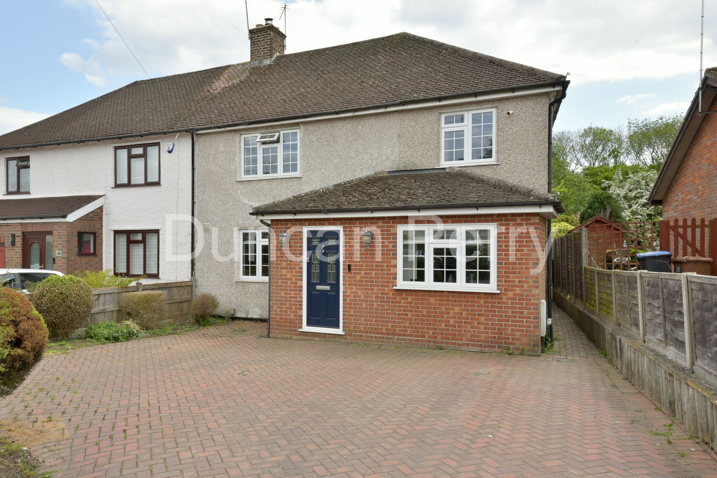 4 bed semidetached house for sale in Parsonage Road, Welham Green