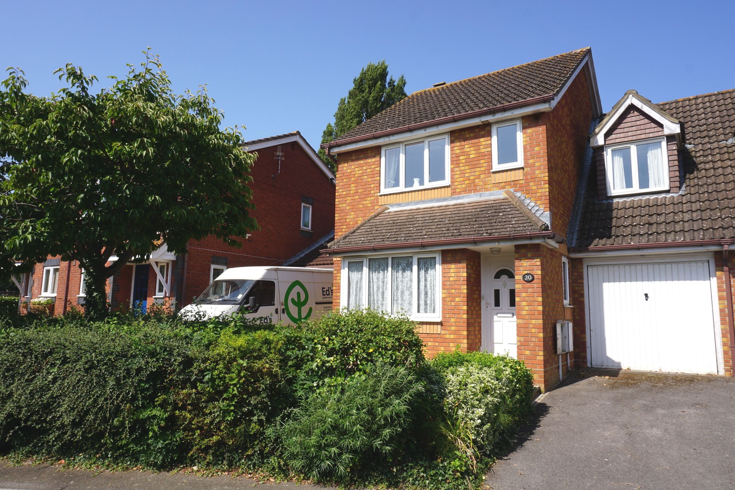 3 bed semidetached house for sale in Merritt Gardens, Chessington KT9