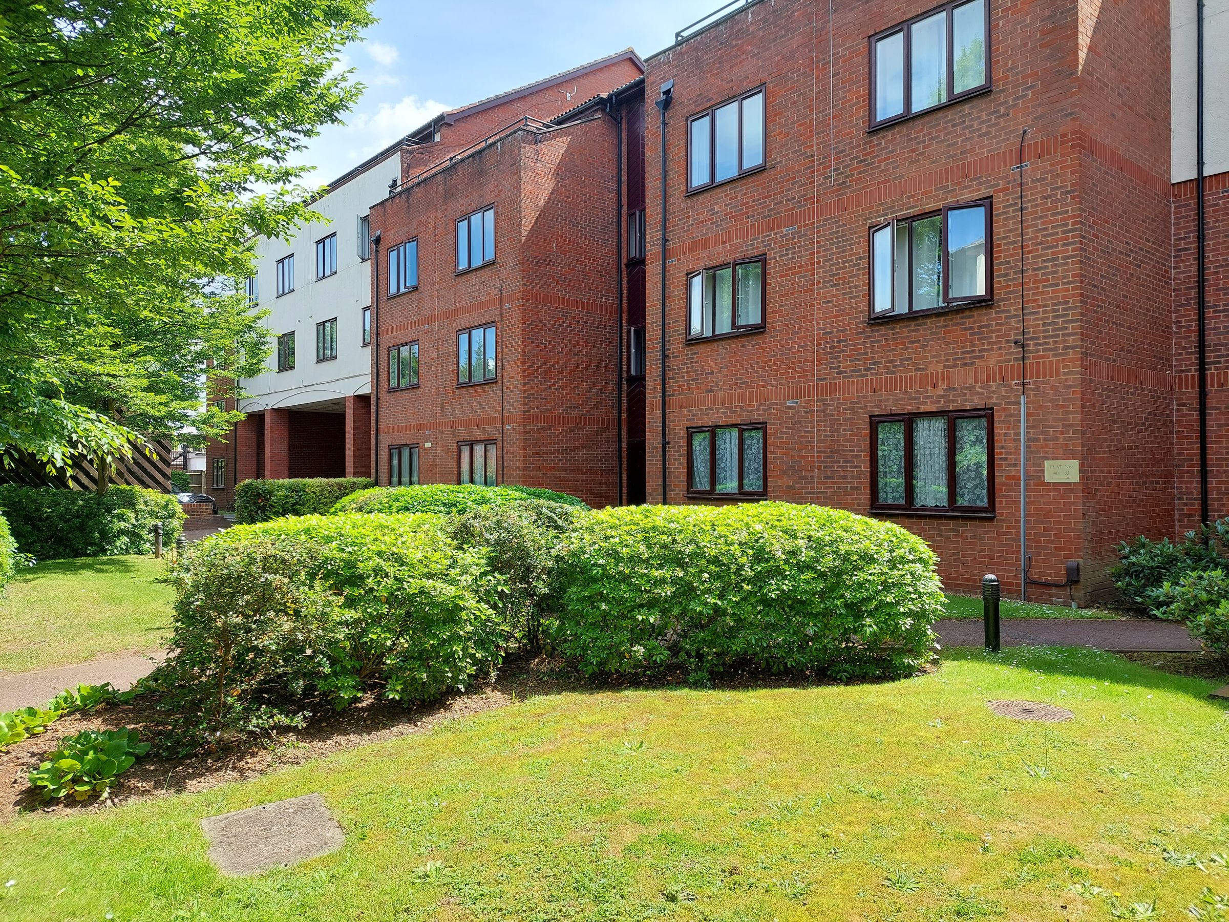 1 bed flat to rent in Romana Court, Sidney Road, Staines TW18 Zoopla