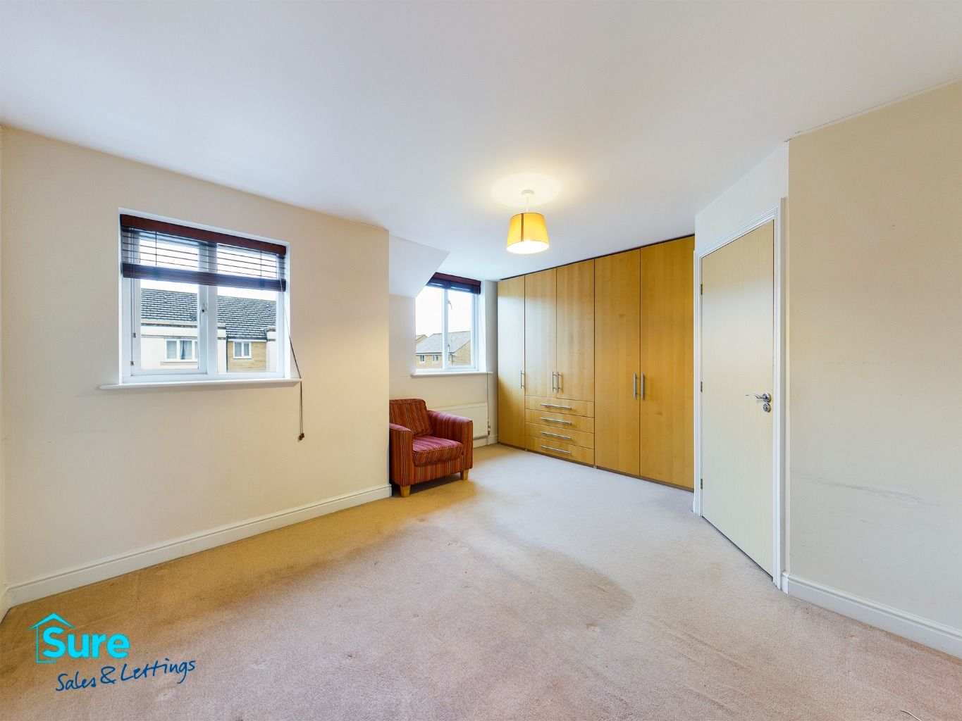 5 bed town house for sale in Hemsley Road, Kings Langley, Hertfordshire