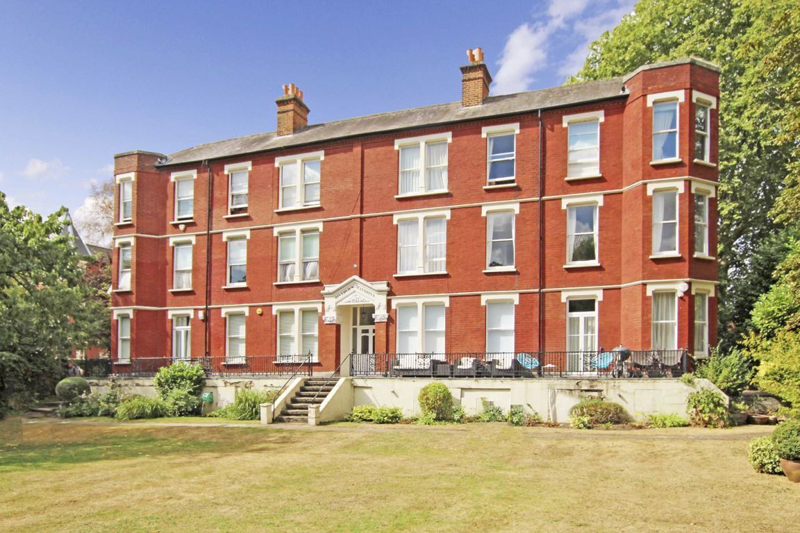 4 bed flat to rent in Clevedon Road, Twickenham TW1 Zoopla