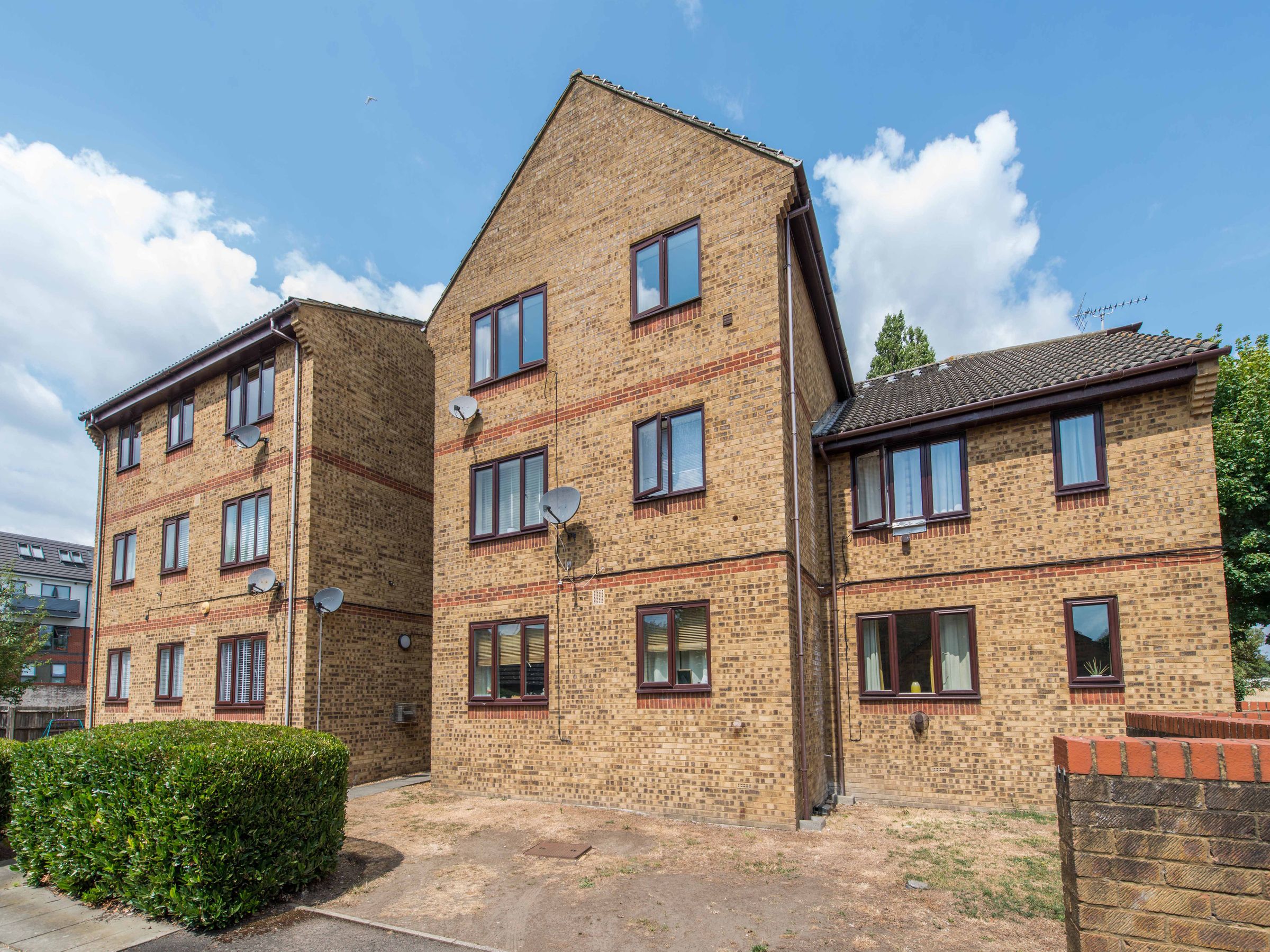 2 bed flat for sale in Mill Green Road, Mitcham CR4 Zoopla