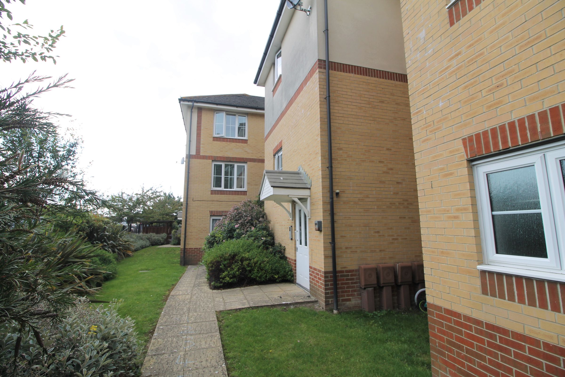2 bed flat for sale in The Fairways, Farlington, Portsmouth PO6 Zoopla