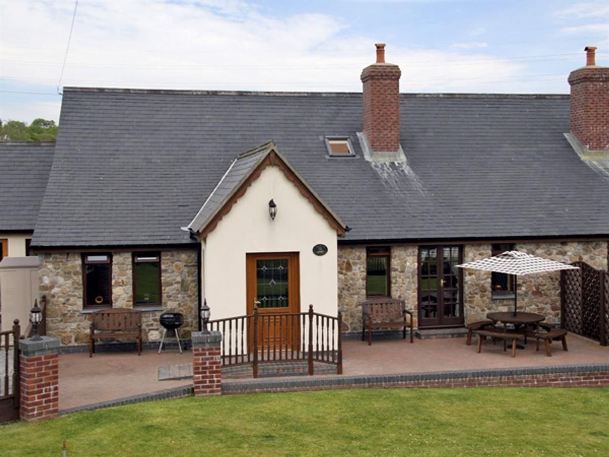 4 bed detached house to rent in Rowan Cottage, Morfa Bach Farm