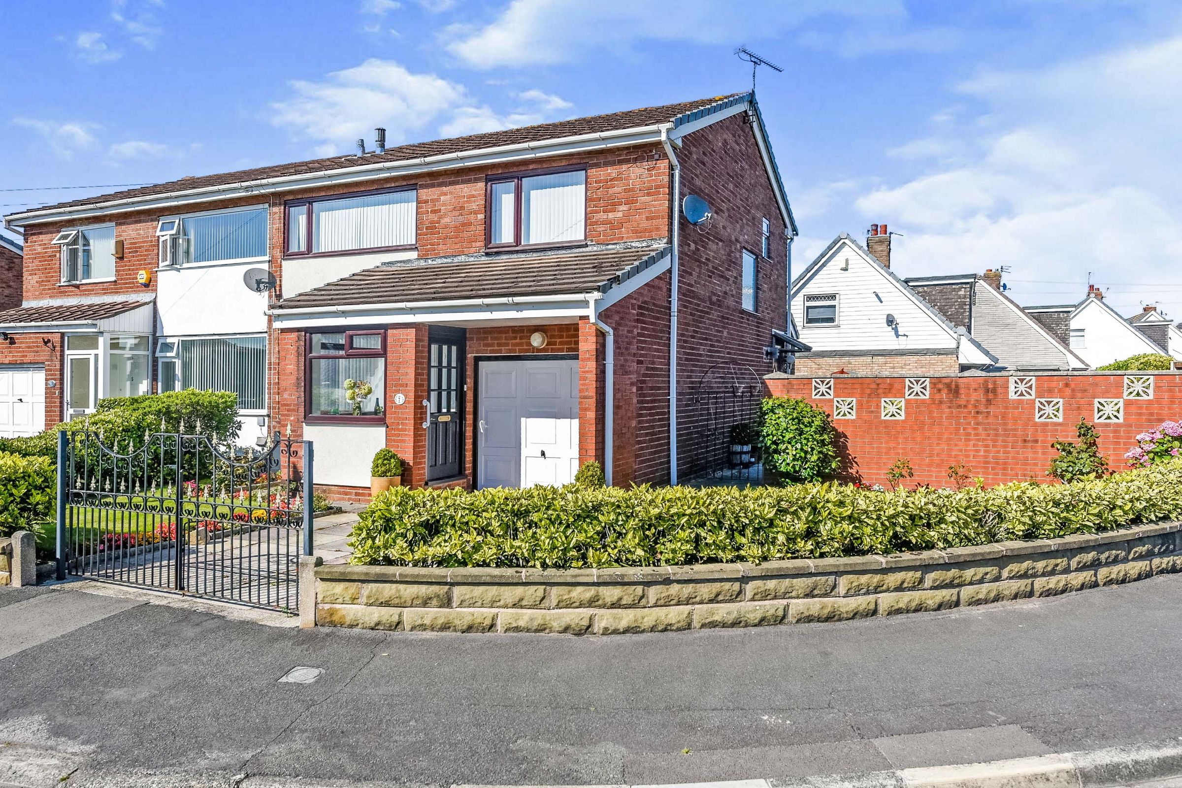3 bed semidetached house for sale in Calder Drive, Maghull, Liverpool