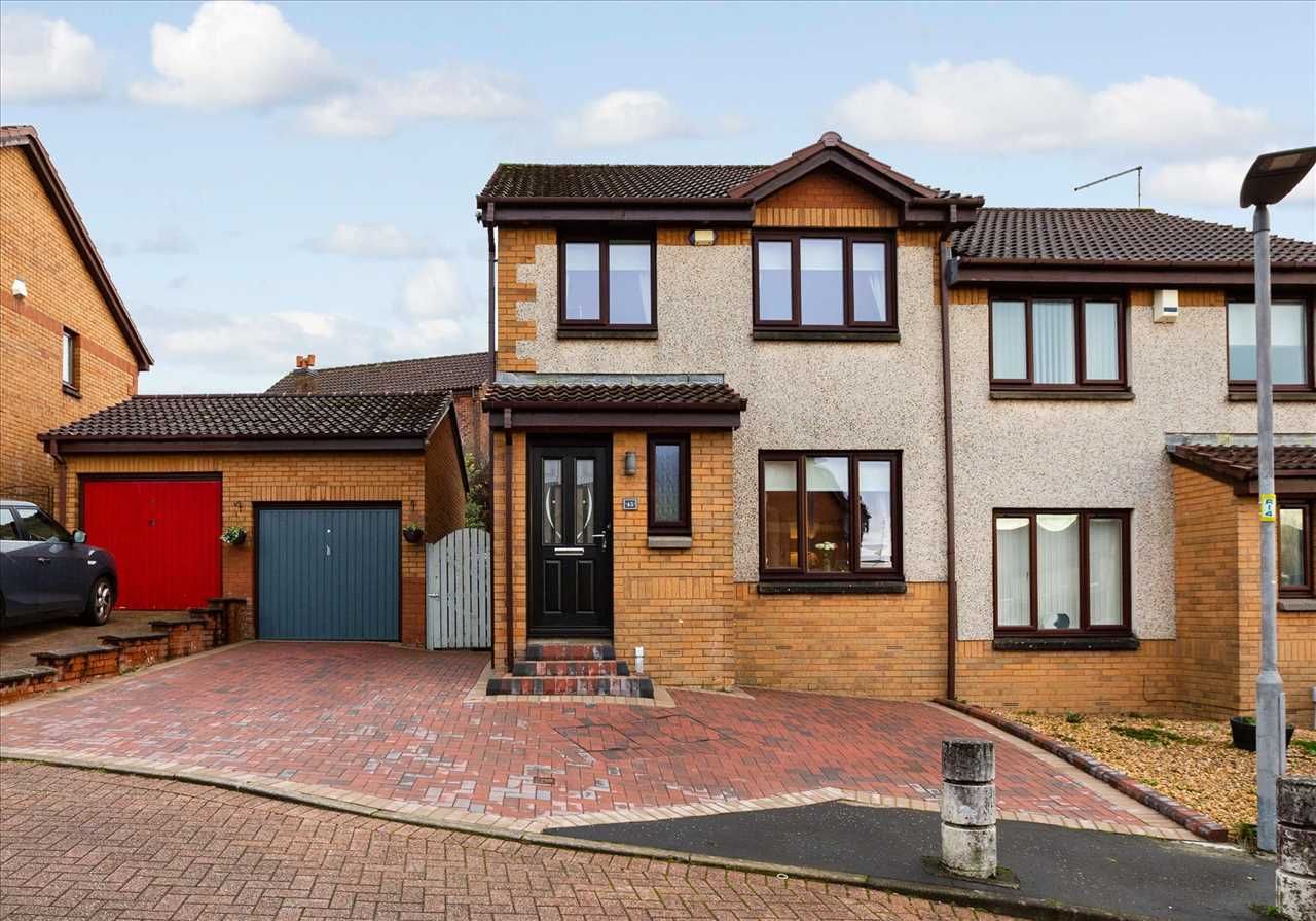 3 bed semidetached house for sale in Dunnottar Crescent, Stewartfield