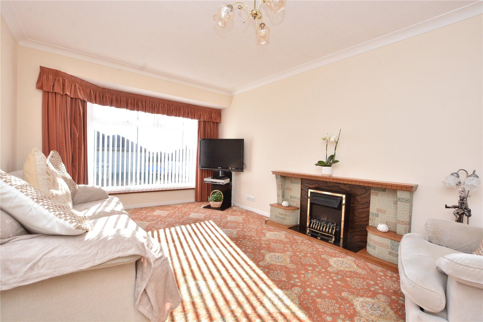 2 bed bungalow for sale in Temple Park Gardens, Leeds, West Yorkshire ...