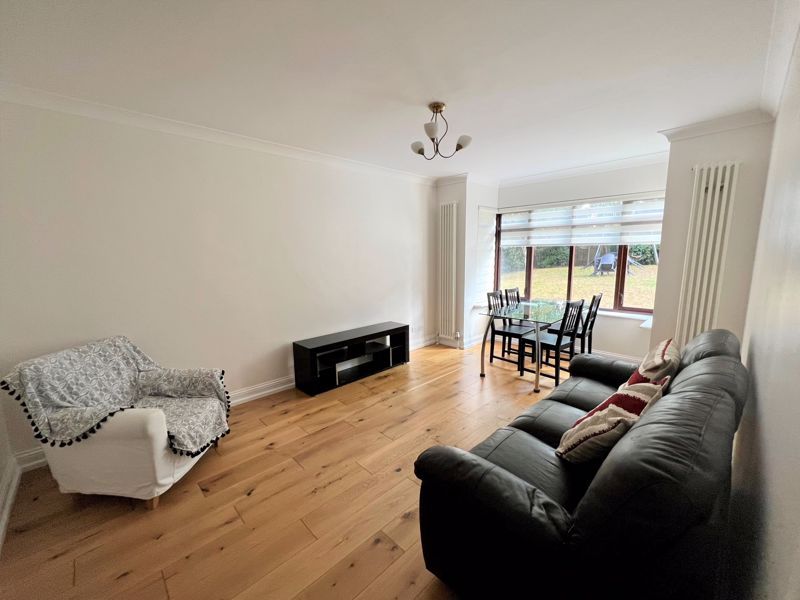 2 bed flat to rent in Station Road, New EN5 Zoopla