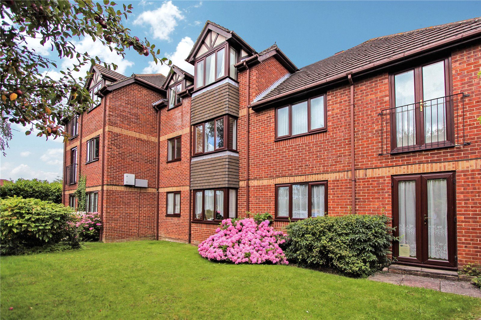 Elizabeth Court, The Crescent, Eastleigh SO50