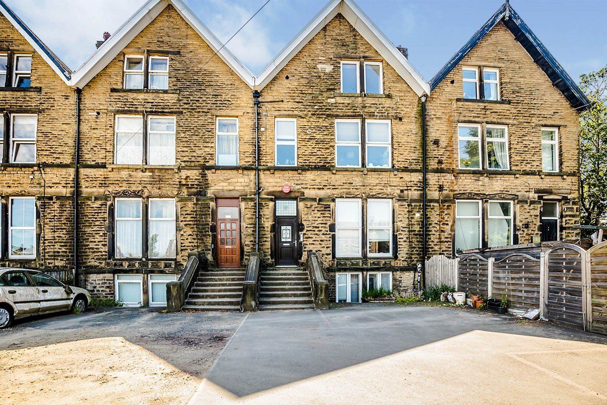 2 bed flat to rent in New Hey Road, Huddersfield, West Yorkshire HD3