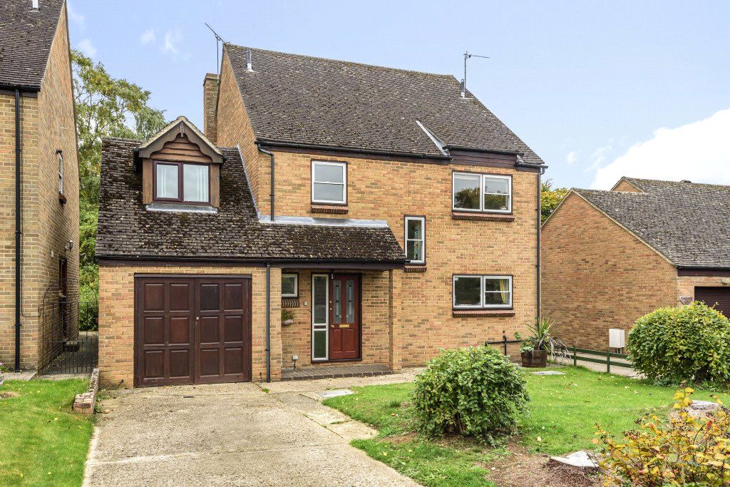 4 bed detached house for sale in West Chiltern, Woodcote, Reading