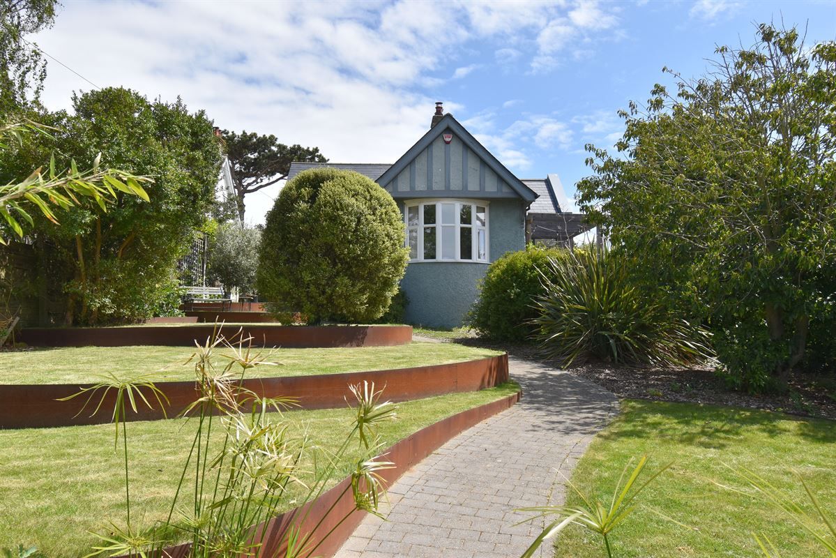 4 bed detached bungalow for sale in Castle Road, Whitstable CT5 Zoopla