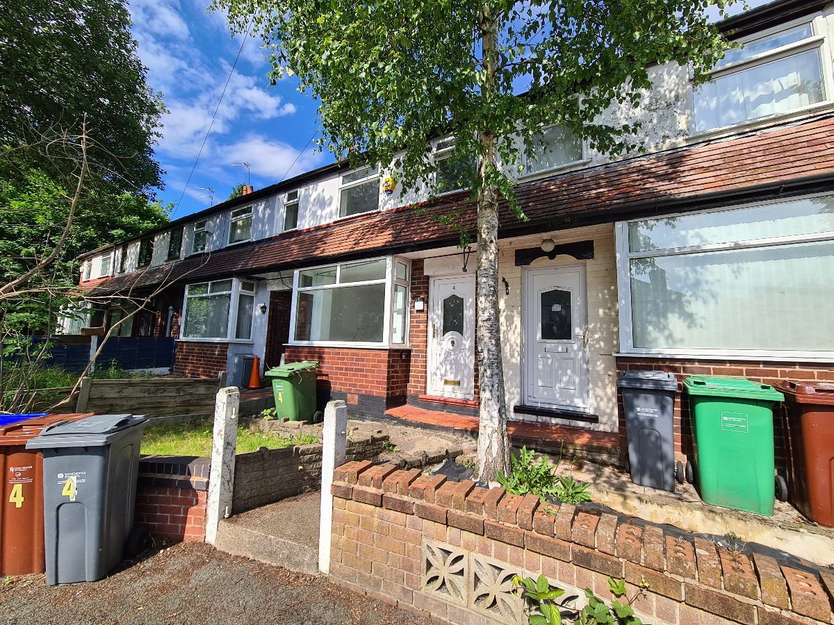 3 bed town house to rent in Velmere Avenue, Blackley, Manchester M9