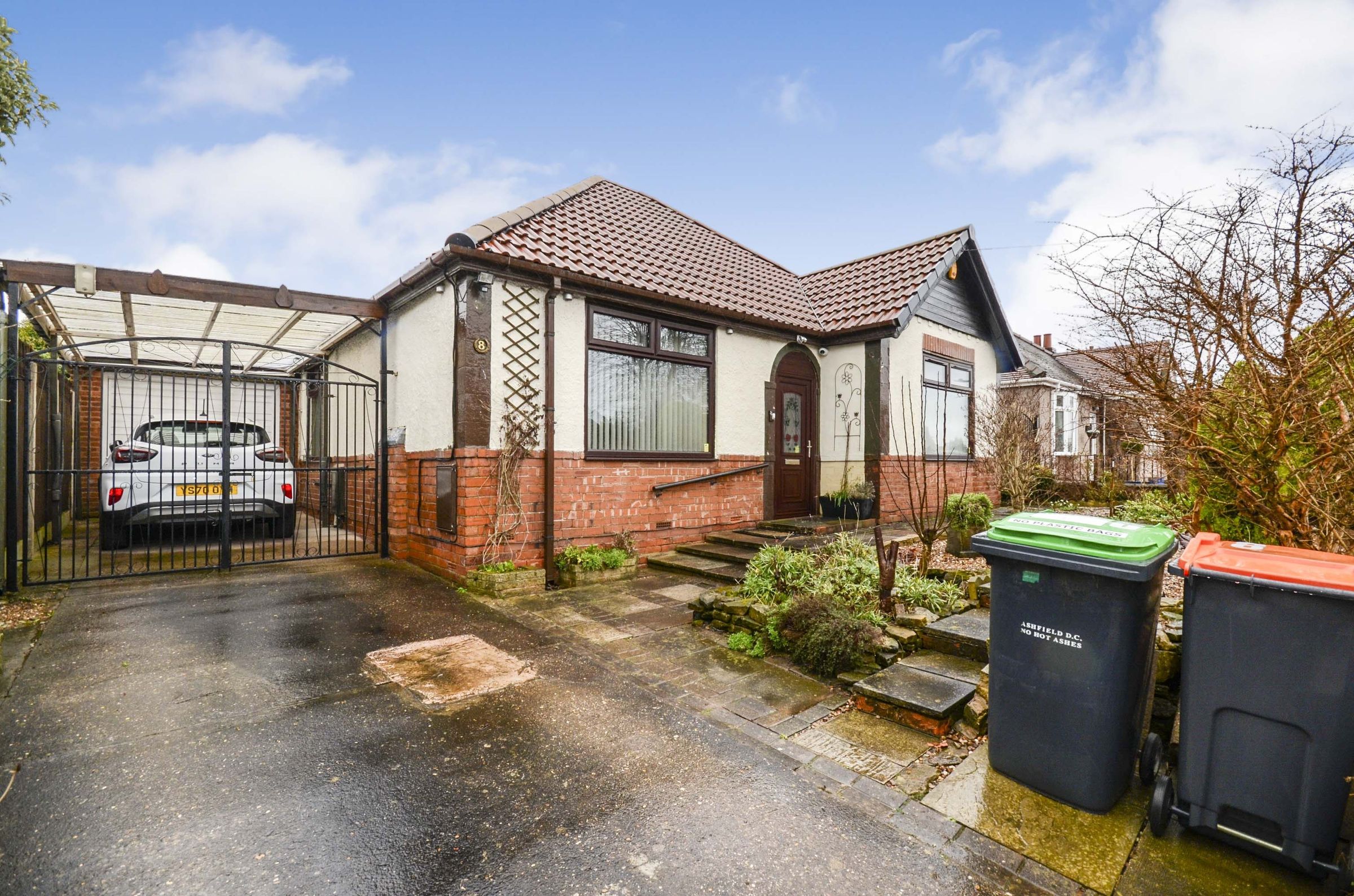3 bed bungalow for sale in Cavendish Street, SuttonInAshfield NG17