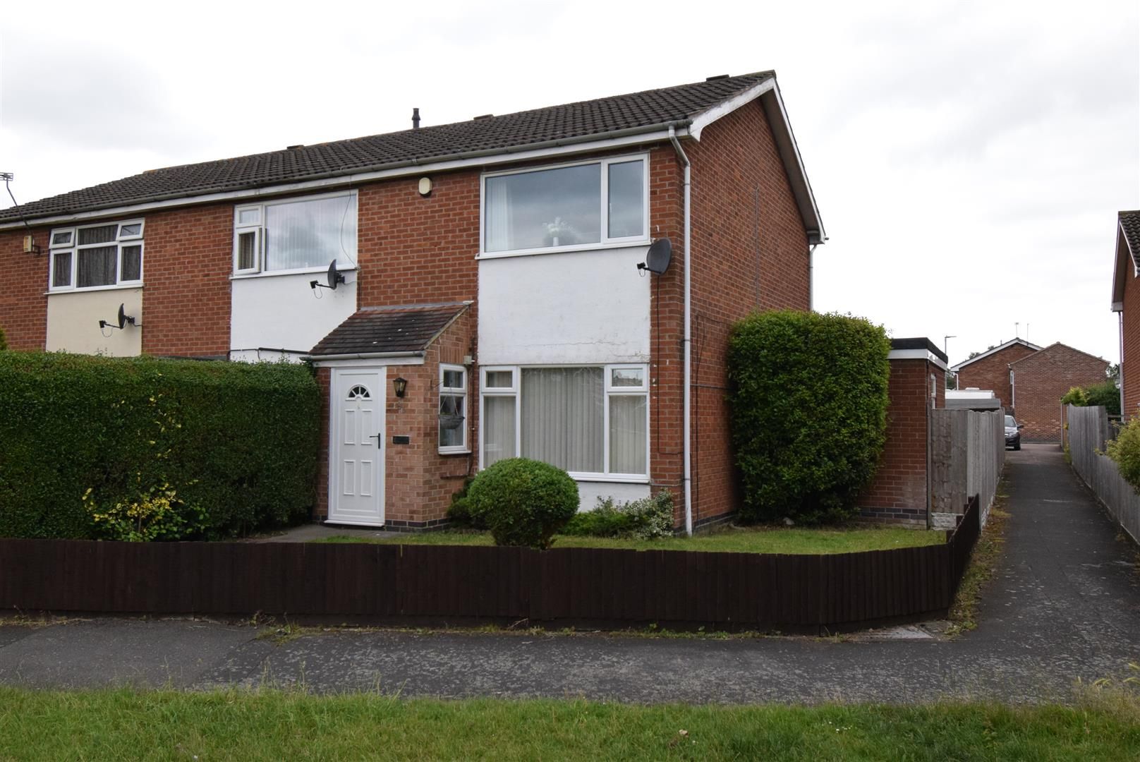 2 bed end terrace house for sale in Buckingham Drive, Loughborough LE11