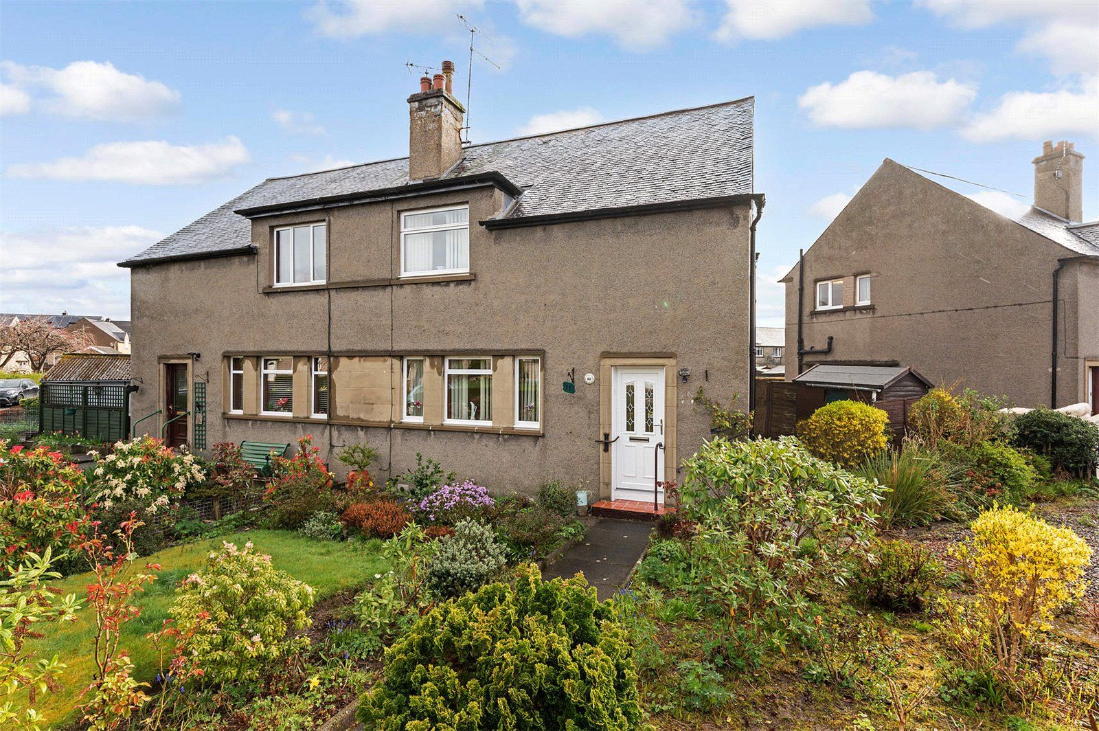 3 bed semidetached house for sale in Whins Road, Stirling