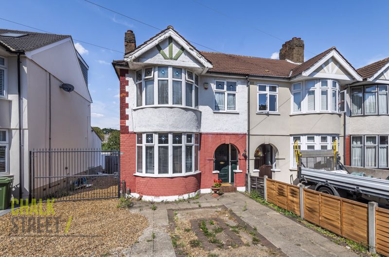 3 bed end terrace house for sale in Heath Park Road, Gidea Park RM2