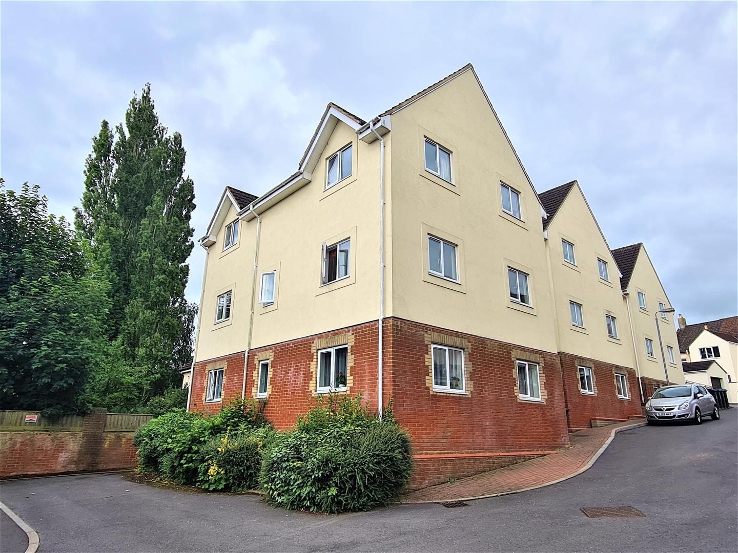 2 bed flat for sale in Phoenix Close, Chippenham SN15 Zoopla