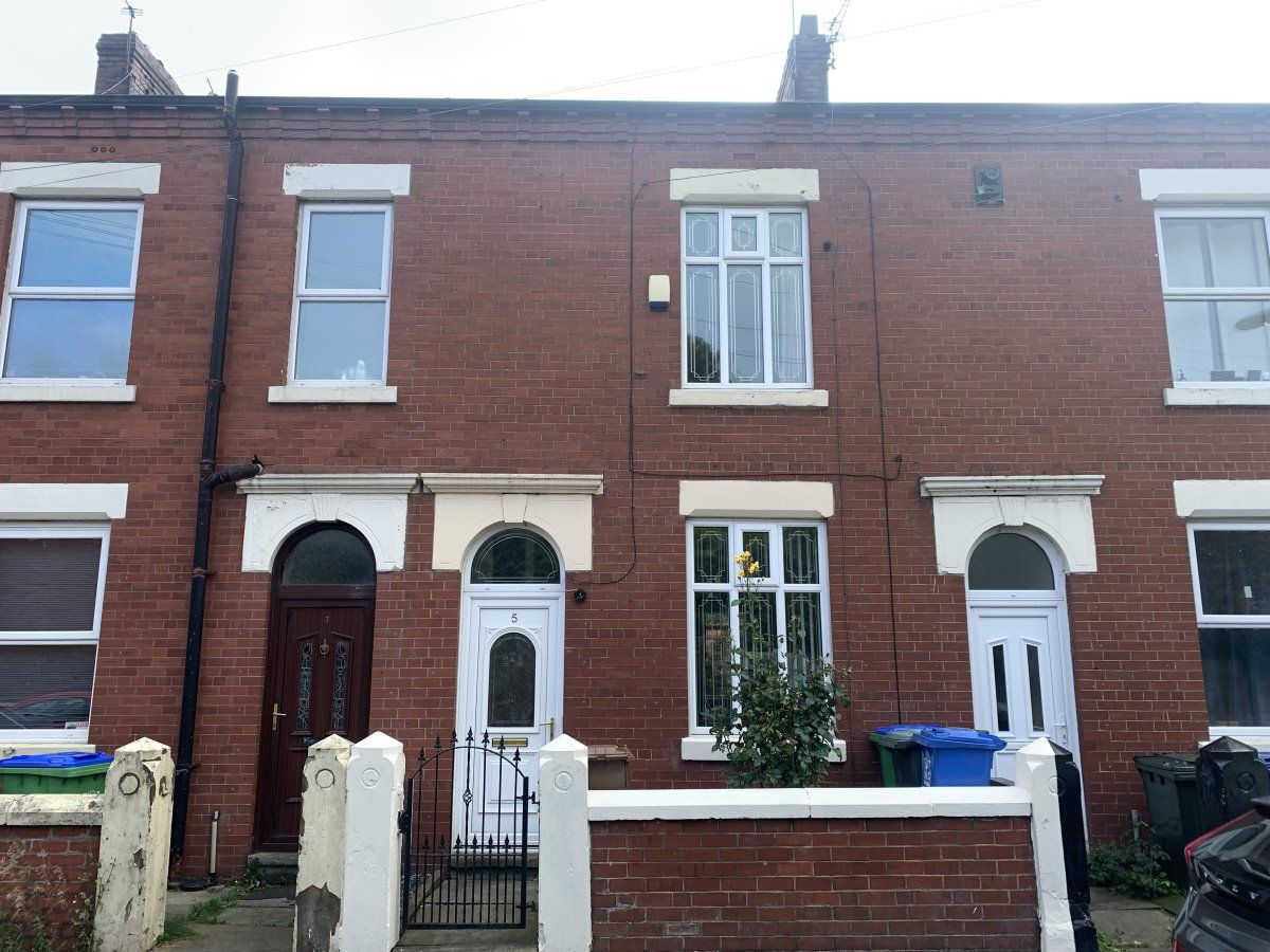 2 bed terraced house to rent in Wade Street, Middleton, Manchester M24