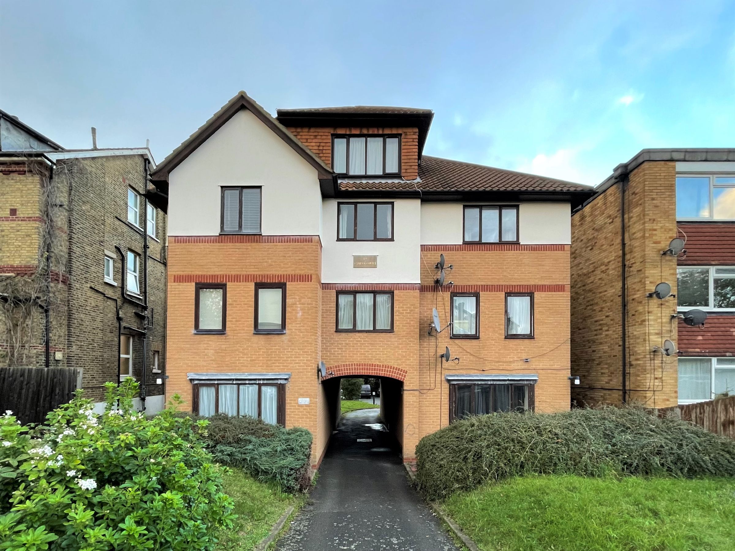 Studio to rent in Avenue Road, London SE25 Zoopla