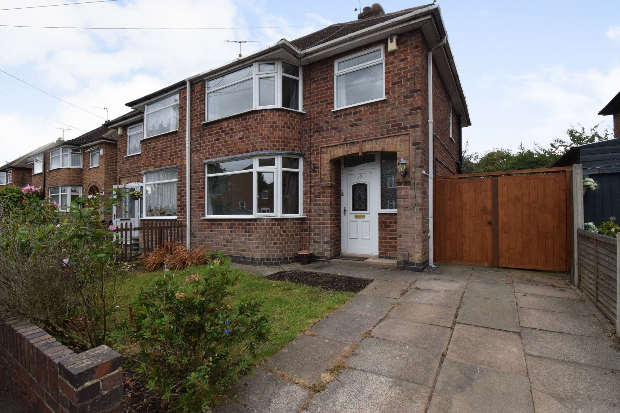 3 bed semidetached house for sale in Farleigh Avenue, Wigston LE18