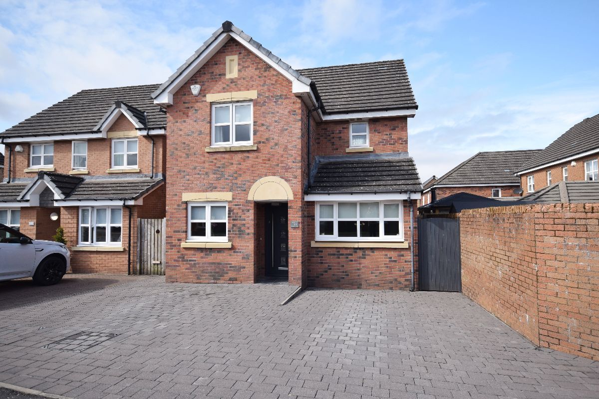 3 bed detached house for sale in Harlequin Court, Torhead Farm