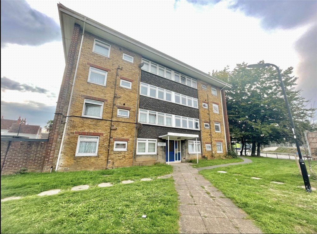 1 bed flat for sale in Old Redbridge Road, Southampton, Hampshire SO15