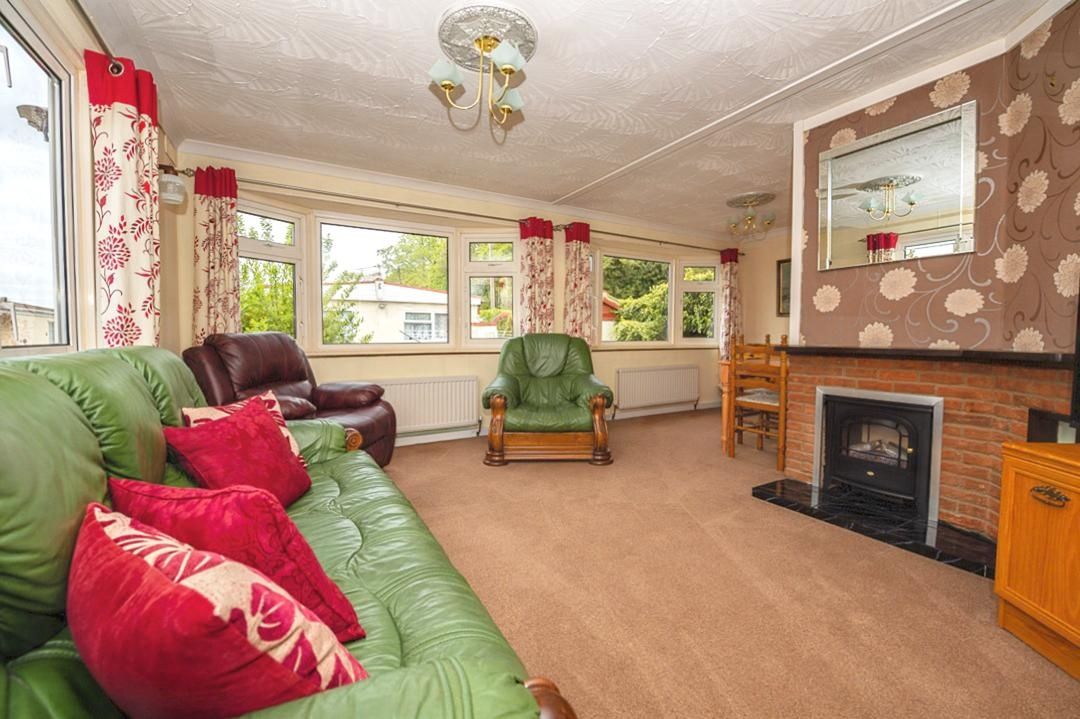 2 bed property for sale in Caddington Park, Skimpot Lane, Skimpot