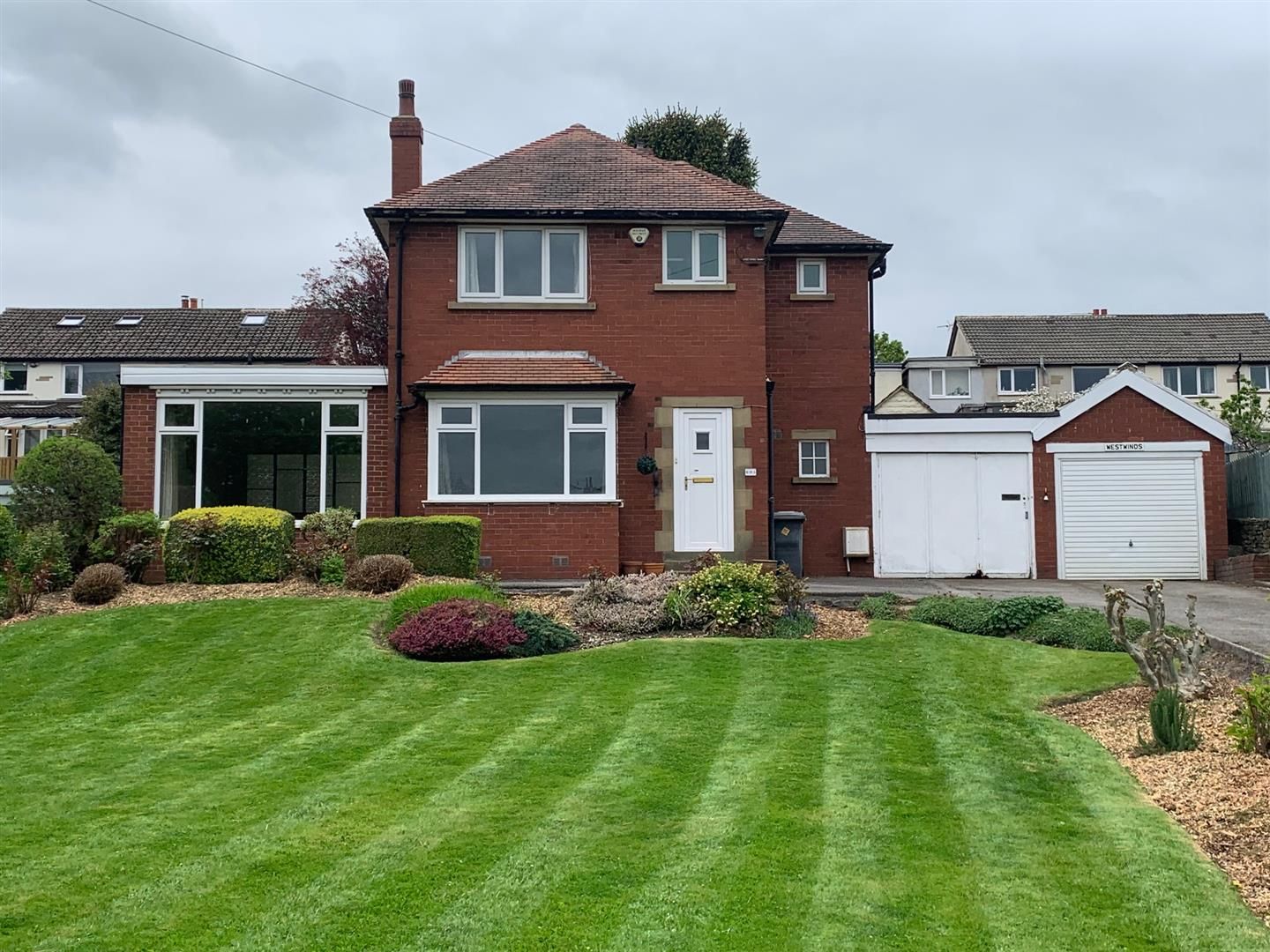 3 bed detached house for sale in Bradford Road, Oakenshaw, Bradford