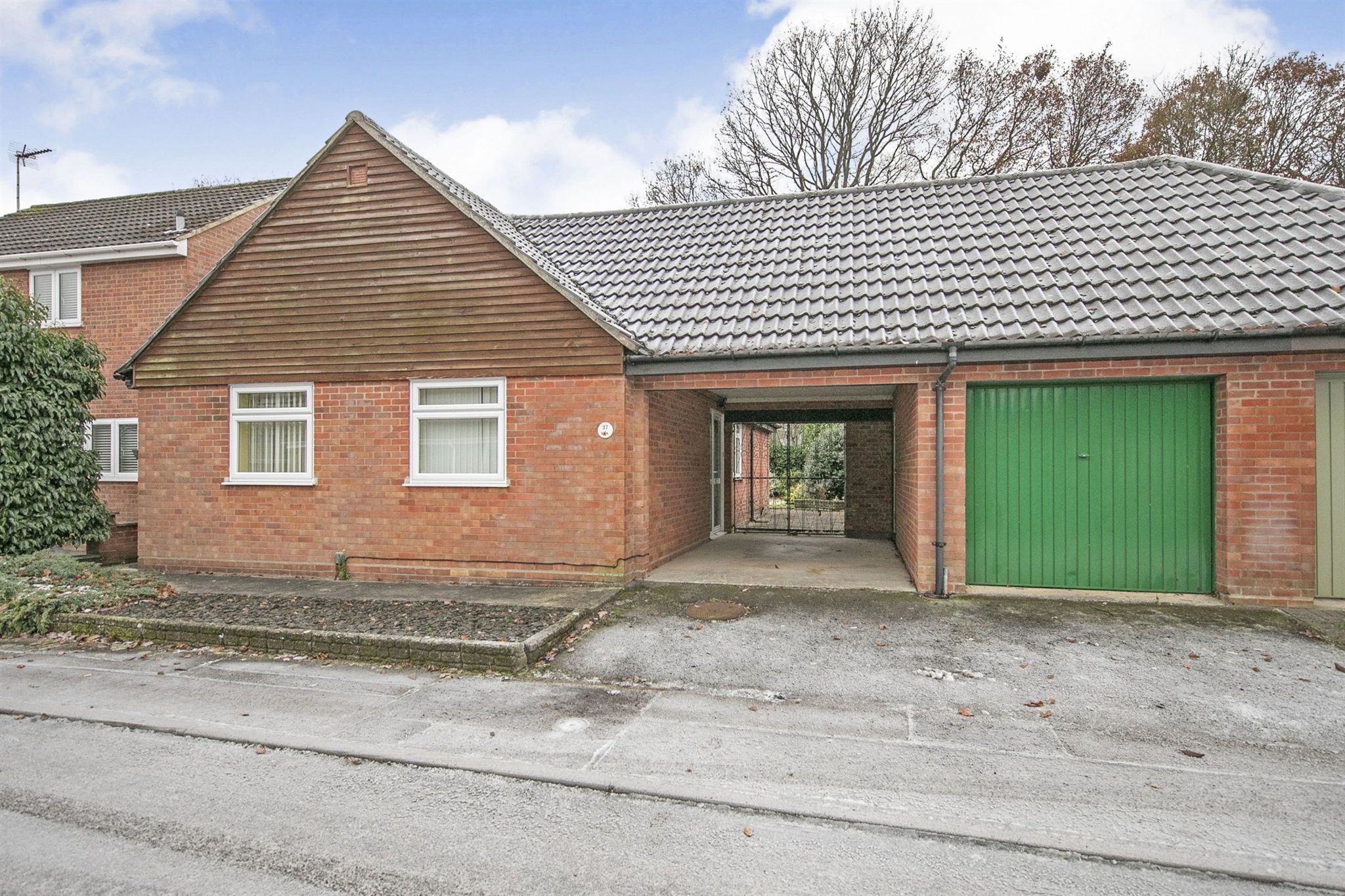 2 bed detached bungalow for sale in Craven Drive, Highwoods, Colchester