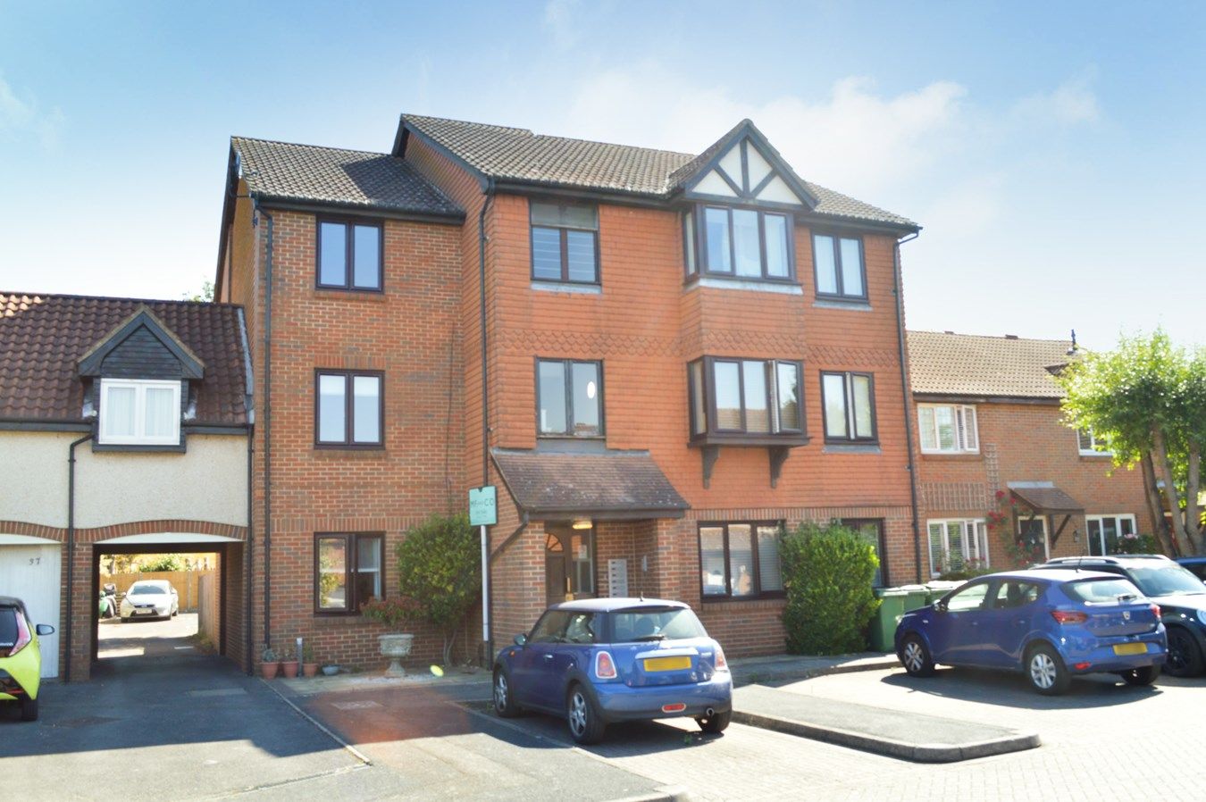 1 bed flat to rent in Shaw Drive, WaltonOnThames KT12 Zoopla