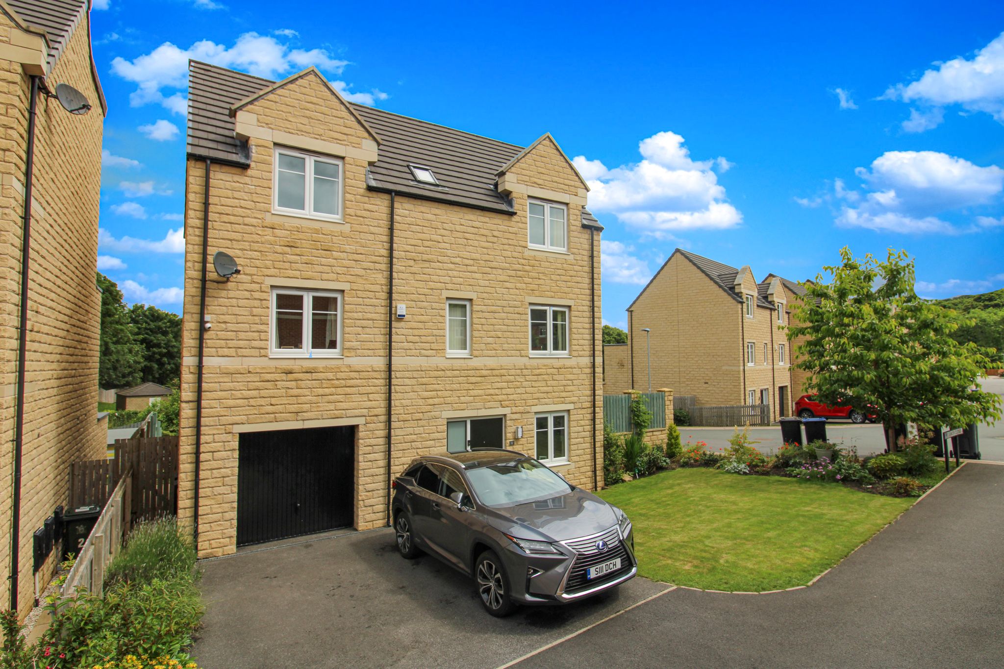 Eleanor Close, Bradford, West Yorkshire BD10  
