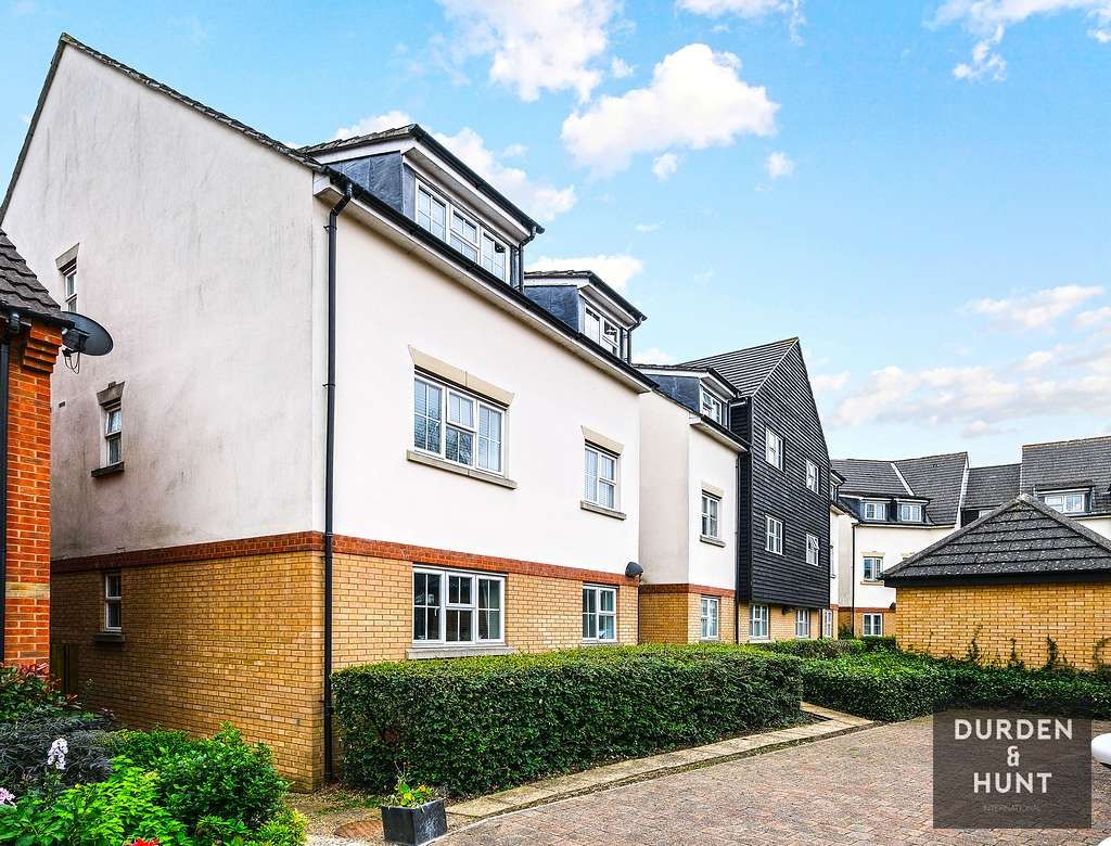 2 bed flat for sale in Retreat Way, Chigwell IG7 Zoopla