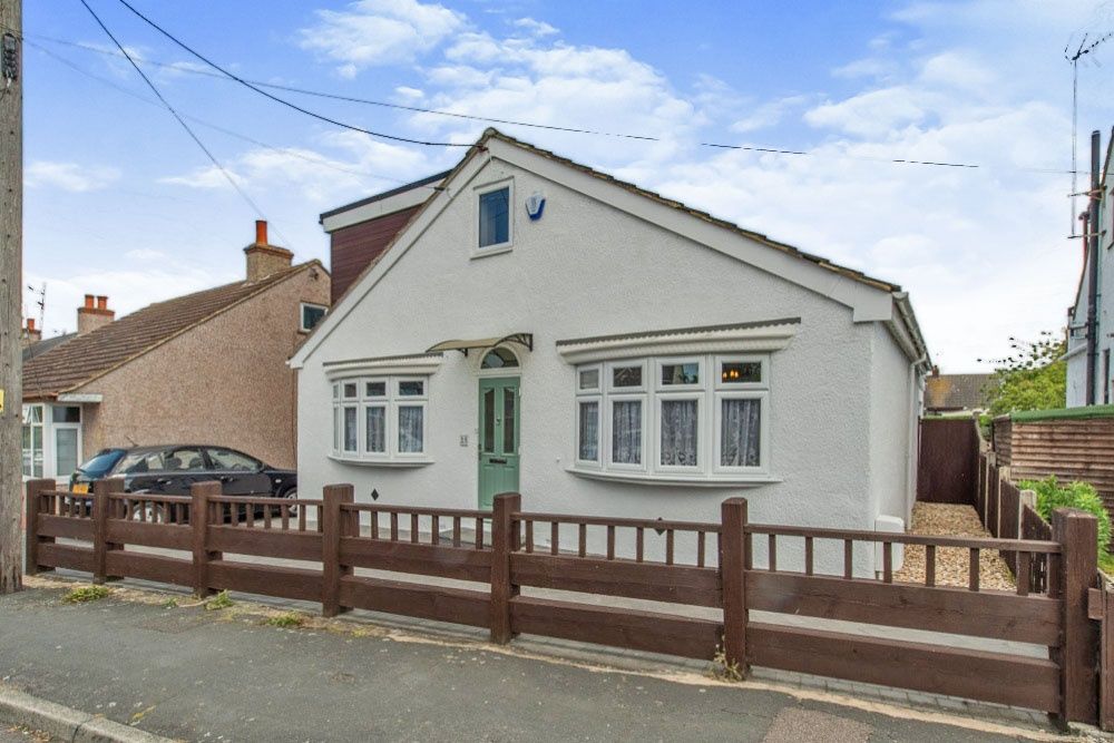 3 bed bungalow for sale in Parsonage Chase, Minster On Sea, Sheerness