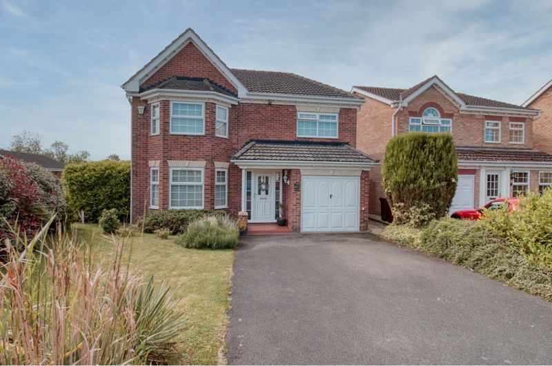 4 bed property for sale in Maple Close, Messingham, Scunthorpe DN17