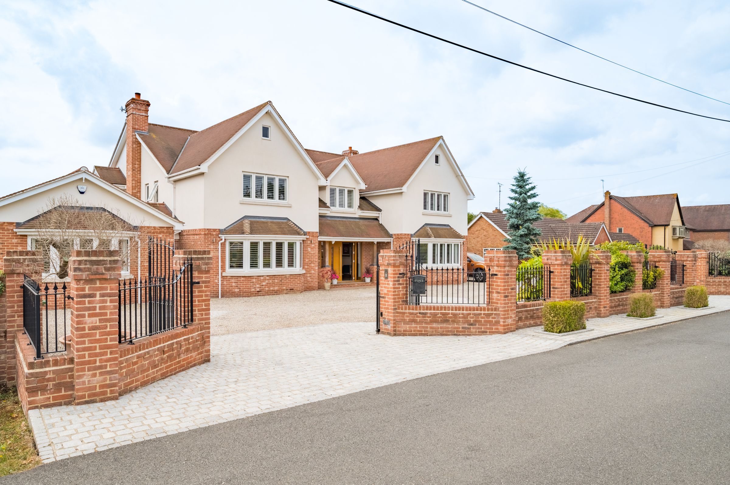 5 bed detached house for sale in Homestead Road, Ramsden Bellhouse