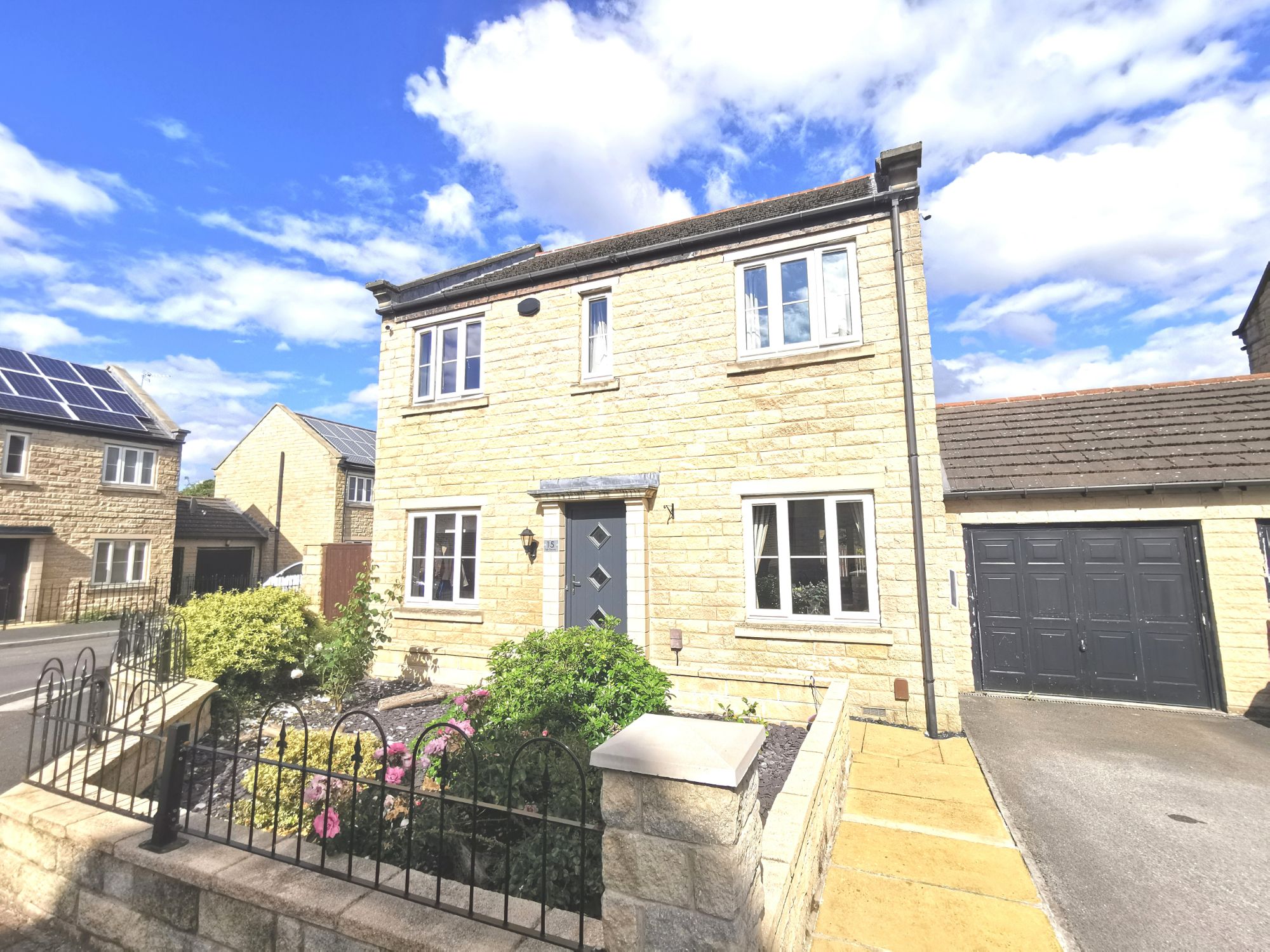 4 bed linkdetached house for sale in Fell Grove, Huddersfield HD2 Zoopla