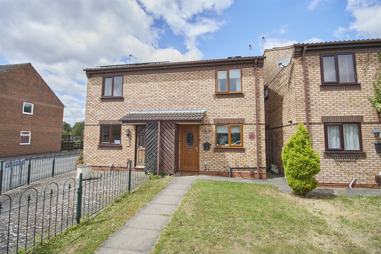 2 bed semidetached house for sale in Glenbarr Drive, Hinckley LE10
