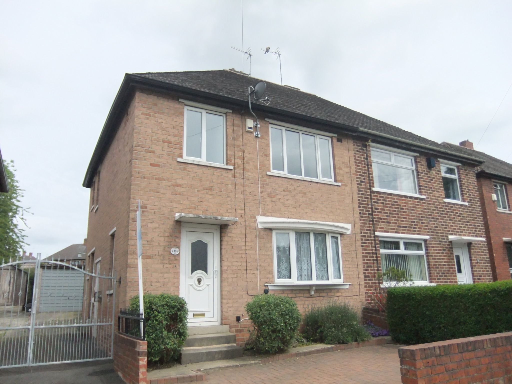 3 bed semidetached house to rent in Richmond Park Avenue, Sheffield