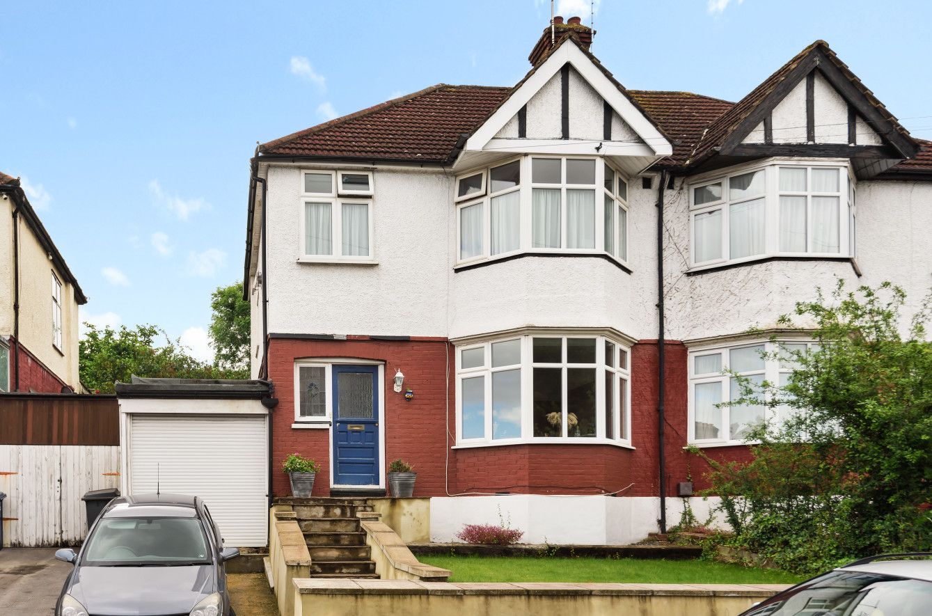 3 bed semidetached house for sale in St. Margarets Avenue, London N20