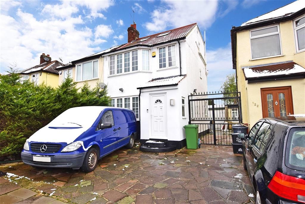 4 bed semidetached house for sale in Rushden Gardens, Clayhall, Ilford IG5 Zoopla