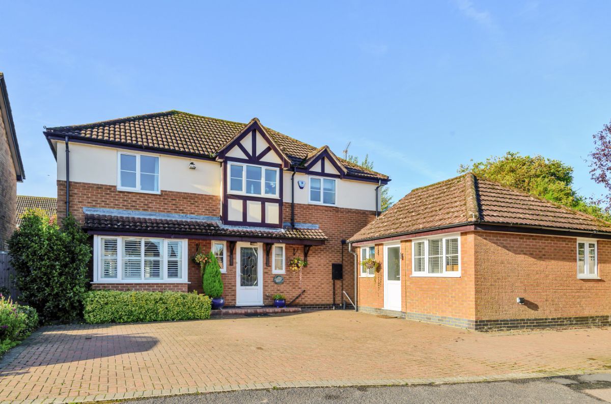 5 bed detached house for sale in Rowan Way, Cranfield, Bedford MK43