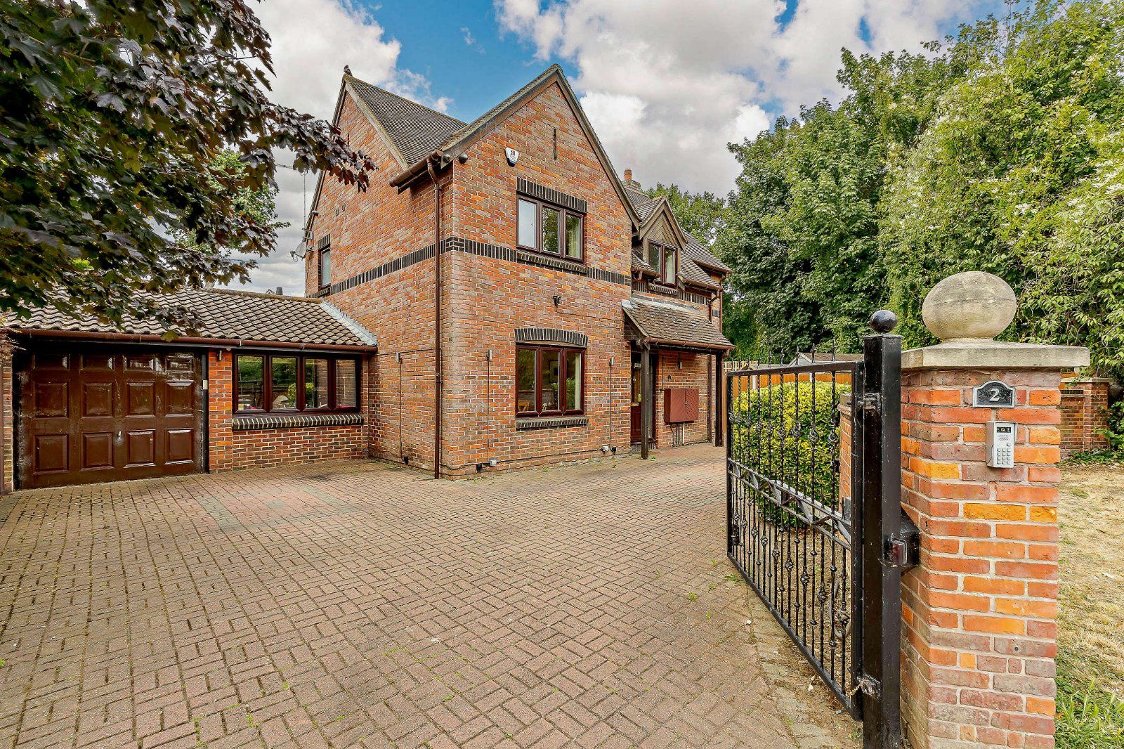 4 bed detached house for sale in Welsummer Way, Cheshunt, Hertfordshire EN8 Zoopla