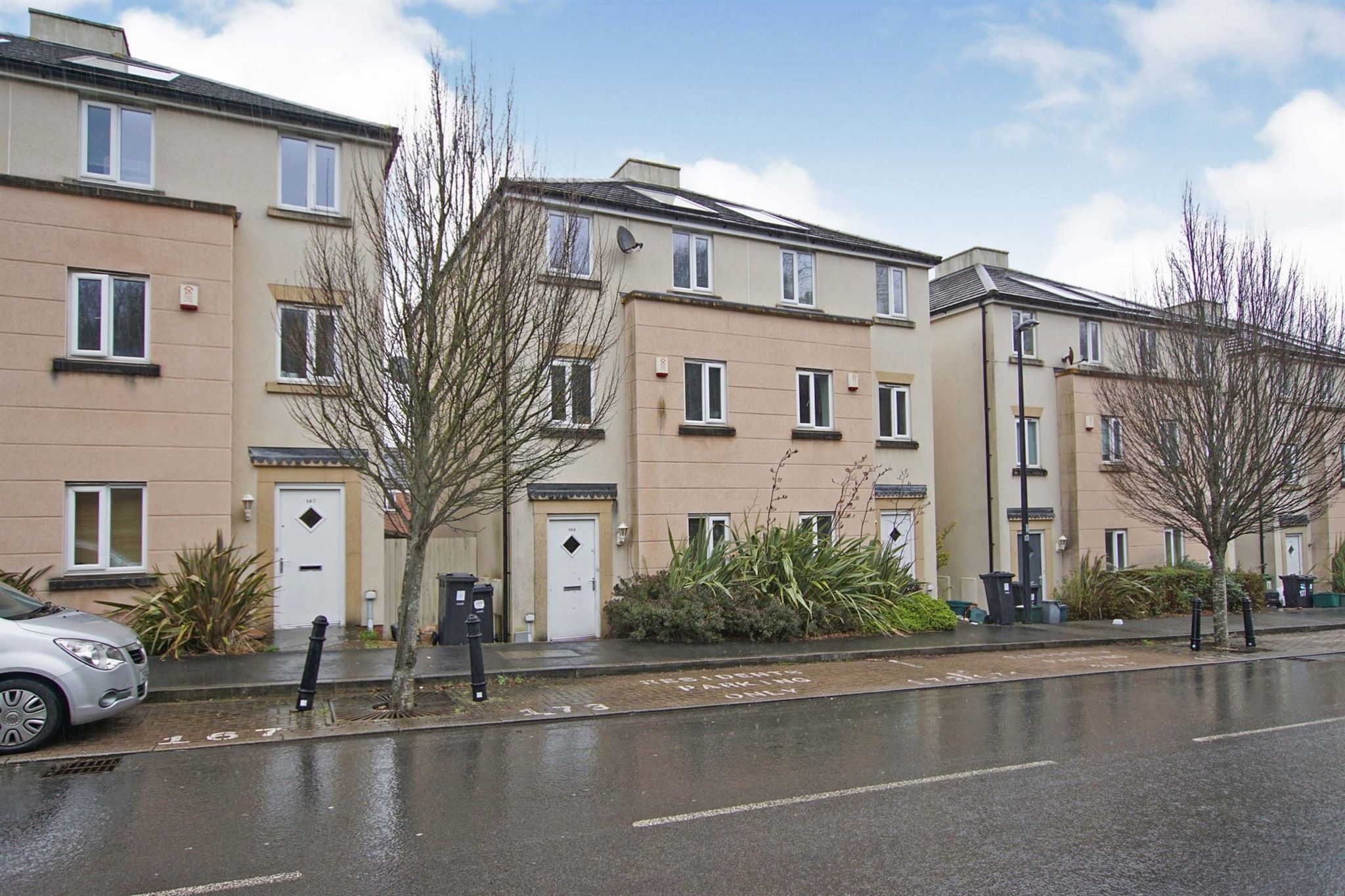 5 bed semidetached house for sale in Long Down Avenue, Cheswick